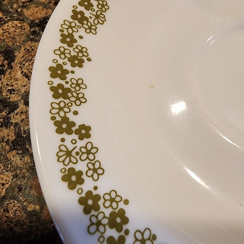 Corelle Crazy Daisy 6" Plate, Set of 8 - Picture 2 of 4